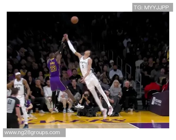 文班亚马篮下强势封盖卡明斯基震撼全场引发热议