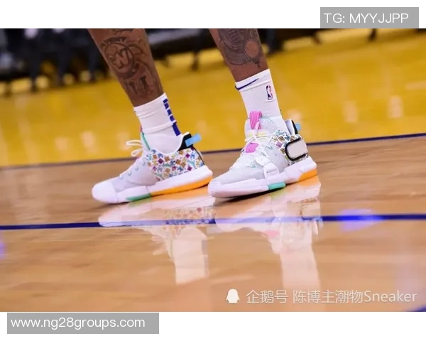 库里穿安踏克莱11代圣诞配色致敬兄弟情深水花重聚